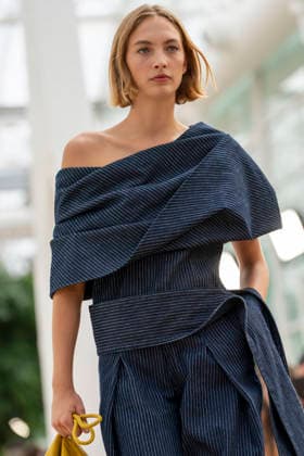 Models present creations from Simorra s FOLD IN collection for spring-summer 2027 during Mercedes-Benz Fashion Week Madrid. The Barcelona-based label, founded in 1978 by Javier Simorra, explores shapes, curves and the fold as a central element in this collection, with garments that adapt to the body and celebrate a beauty that resists rigidity. September 14,2026. (202609141538)
