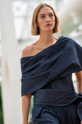 Models present creations from Simorra s FOLD IN collection for spring-summer 2027 during Mercedes-Benz Fashion Week Madrid. The Barcelona-based label, founded in 1978 by Javier Simorra, explores shapes, curves and the fold as a central element in this collection, with garments that adapt to the body and celebrate a beauty that resists rigidity. September 14,2026. (202609141541)