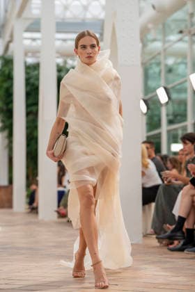 Models present creations from Simorra s FOLD IN collection for spring-summer 2027 during Mercedes-Benz Fashion Week Madrid. The Barcelona-based label, founded in 1978 by Javier Simorra, explores shapes, curves and the fold as a central element in this collection, with garments that adapt to the body and celebrate a beauty that resists rigidity. September 14,2026. (202609141372)