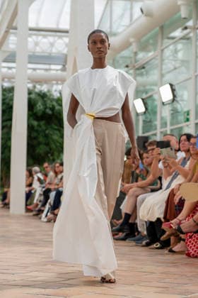 Models present creations from Simorra s FOLD IN collection for spring-summer 2027 during Mercedes-Benz Fashion Week Madrid. The Barcelona-based label, founded in 1978 by Javier Simorra, explores shapes, curves and the fold as a central element in this collection, with garments that adapt to the body and celebrate a beauty that resists rigidity. September 14,2026. (202609141374)