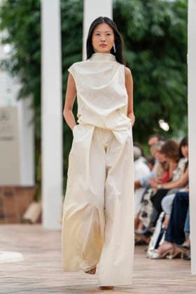 Models present creations from Simorra s FOLD IN collection for spring-summer 2027 during Mercedes-Benz Fashion Week Madrid. The Barcelona-based label, founded in 1978 by Javier Simorra, explores shapes, curves and the fold as a central element in this collection, with garments that adapt to the body and celebrate a beauty that resists rigidity. September 14,2026. (202609141562)