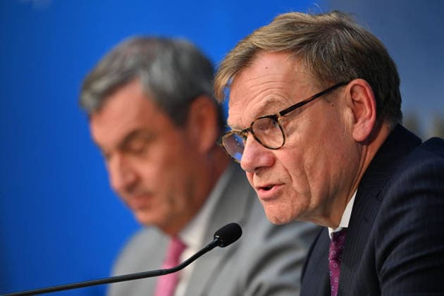 Johann Wadephul, Federal Minister of Foreign Affairs, alongside Markus SOEDER, Minister-President of Bavaria and CSU Chairman, at a press conference following a meeting of the Council of Ministers at the Prinz Carl Palais in Munich on September 15, 2026