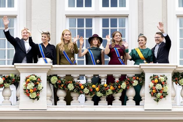 THE HAGUE - King Willem-Alexander, Queen Maxima, Princess Amalia, Princess Alexia, Princess Ariane, Prince Constantijn, and Princess Laurentien wave to onlookers from the balcony of Noordeinde Palace on Prinsjesdag. On the third Tuesday of September, the new working year of the First and Second Chambers is opened. RAMON VAN FLYMEN ANP netherlands out - belgium out  Copyright: xx x568708369x originalFilename: 568708369.jpg