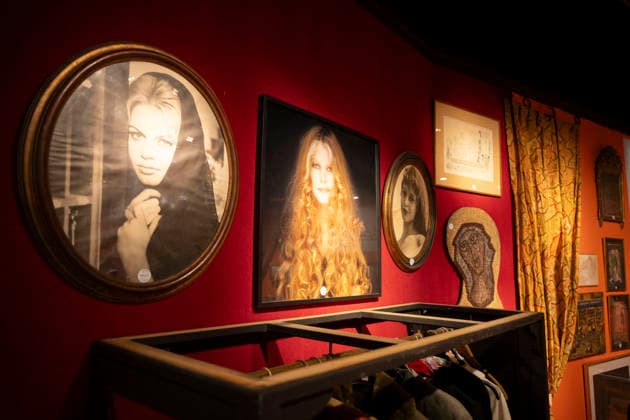 Personal Belongings of Brigitte Bardot to be Auctioned - Paris This photograph shows details of an exhibition ahead of an auction of Brigitte Bardot s personal belongings at Hotel Drouot in Paris on September 15, 2026, ahead of an auction of her memorabilia and clothing.Photo by Eliot Blondet ABACAPRESS.COM Paris France France  Copyright: xBlondetxEliot ABACAx