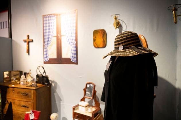 Personal Belongings of Brigitte Bardot to be Auctioned - Paris This photograph shows details of an exhibition ahead of an auction of Brigitte Bardot s personal belongings at Hotel Drouot in Paris on September 15, 2026, ahead of an auction of her memorabilia and clothing.Photo by Eliot Blondet ABACAPRESS.COM Paris France France  Copyright: xBlondetxEliot ABACAx