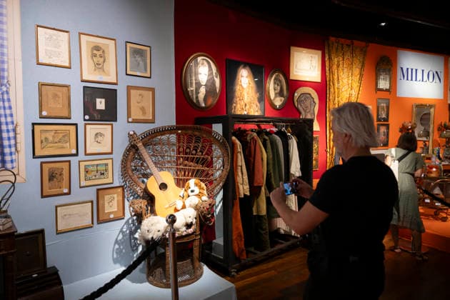 Personal Belongings of Brigitte Bardot to be Auctioned - Paris This photograph shows details of an exhibition ahead of an auction of Brigitte Bardot s personal belongings at Hotel Drouot in Paris on September 15, 2026, ahead of an auction of her memorabilia and clothing.Photo by Eliot Blondet ABACAPRESS.COM Paris France France  Copyright: xBlondetxEliot ABACAx