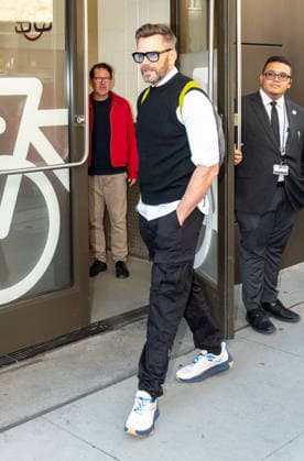 NEW YORK, NY- SEPTEMBER 15: Joel McHale seen at ABC Studios in New York City on September 15, 2026. Credit: Camara Porter USA  - ZUMAa123 20260915_zaa_a123_198 Copyright: xAdMediax