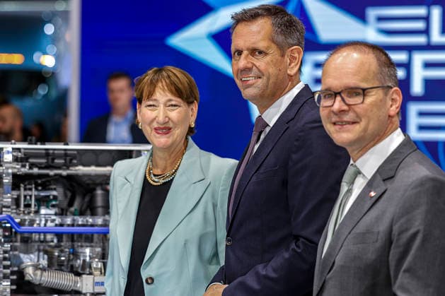 Opening of IAA Transportation 2026 with a tour of the exhibition, including a stop at the Mahle booth; Hildegard Müller, President of the German Association of the Automotive Industry (VDA); Olaf Lies (SPD), Minister-President of Lower Saxony; Grant Hendrik Tonne (SPD), Lower Saxony Minister of Economic Affairs, Transportation, and Construction; Hanover; Hanover Fair; Lower Sax