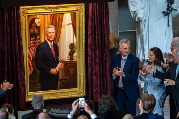 Former Speaker of the House Kevin McCarthy, surrounded by former colleagues, unveils his official portrait at the U.S. Capitol in Washington, DC on Tuesday, September 15, 2026. McCarthy served as the 55th Speaker of the U.S. House of Representatives in 2023 and served California s 23rd Congressional District from 2007 to 2023.  WAP20260915402 BONNIExCASH