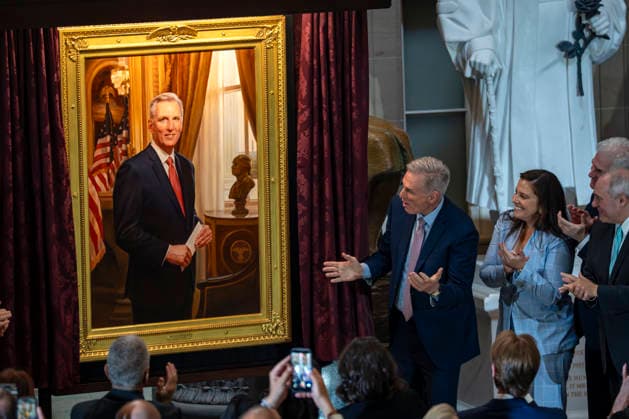 Former Speaker of the House Kevin McCarthy, surrounded by former colleagues, unveils his official portrait at the U.S. Capitol in Washington, DC on Tuesday, September 15, 2026. McCarthy served as the 55th Speaker of the U.S. House of Representatives in 2023 and served California s 23rd Congressional District from 2007 to 2023.  WAP20260915403 BONNIExCASH