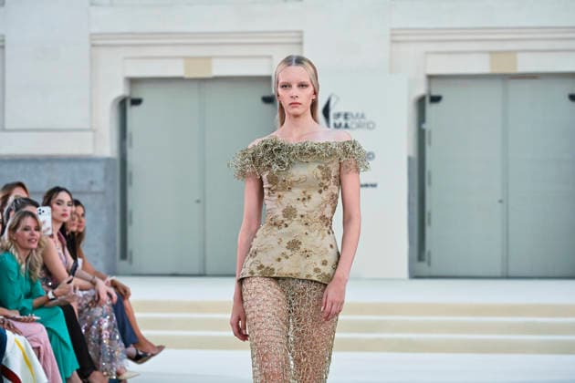September 15, 2026, Madrid, Spain: A model parades with Hannibal Laguna design during Mercedes Benz Fashion Week Madrid Cibeles Palace in Madrid, 15 February of 2026 Spain Madrid Spain - ZUMAs197 20260915_aaa_s197_630 Copyright: xAtilanoxGarciax