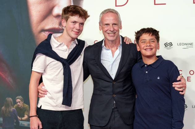 Fred Kogel with his sons Leo and Ortiz at the premiere of the movie *Corpus Delicti* at the Mathäser Filmpalast in Munich, September 15, 2026 Foto:xN.xKolinzx xFuturexImagex delicti_6981