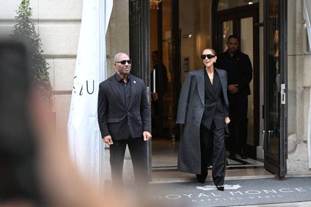 Celine Dion Leaves Her Hotel - Paris Celine Dion she spend time with fans before going to the venue, at the hotel Royal Monceau in Paris, France on September 16, 2026. Photo by Lionel Urman ABACAPRESS.COM Paris France  Copyright: xUrmanxLionel ABACAx