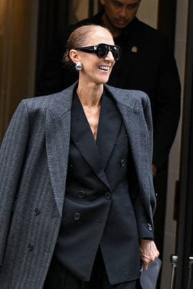 Celine Dion Leaves Her Hotel - Paris Celine Dion she spend time with fans before going to the venue, at the hotel Royal Monceau in Paris, France on September 16, 2026. Photo by Lionel Urman ABACAPRESS.COM Paris France  Copyright: xUrmanxLionel ABACAx