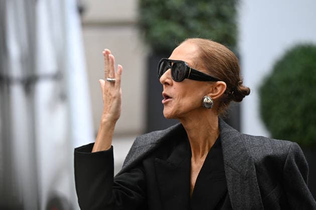 Celine Dion Leaves Her Hotel - Paris Celine Dion she spend time with fans before going to the venue, at the hotel Royal Monceau in Paris, France on September 16, 2026. Photo by Lionel Urman ABACAPRESS.COM Paris France  Copyright: xUrmanxLionel ABACAx
