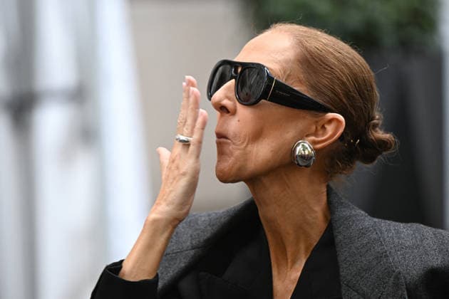 Celine Dion Leaves Her Hotel - Paris Celine Dion she spend time with fans before going to the venue, at the hotel Royal Monceau in Paris, France on September 16, 2026. Photo by Lionel Urman ABACAPRESS.COM Paris France  Copyright: xUrmanxLionel ABACAx