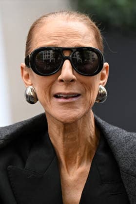 Celine Dion Leaves Her Hotel - Paris Celine Dion she spend time with fans before going to the venue, at the hotel Royal Monceau in Paris, France on September 16, 2026. Photo by Lionel Urman ABACAPRESS.COM Paris France  Copyright: xUrmanxLionel ABACAx
