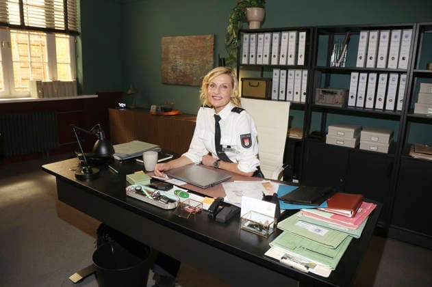 Sanna Englund at a photo shoot for the 500th episode of the ZDF TV series *Notruf Hafenkante: Dreckiger Deal* on the original set of PK 21 at Studio Hamburg, Hamburg, September 16, 2026 Foto:xgbrcix xFuturexImagex hafenkante_6904