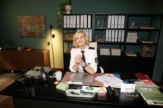 Sanna Englund at a photo shoot for the 500th episode of the ZDF TV series *Notruf Hafenkante: Dreckiger Deal* on the original set of PK 21 at Studio Hamburg, Hamburg, September 16, 2026 Foto:xgbrcix xFuturexImagex hafenkante_6905