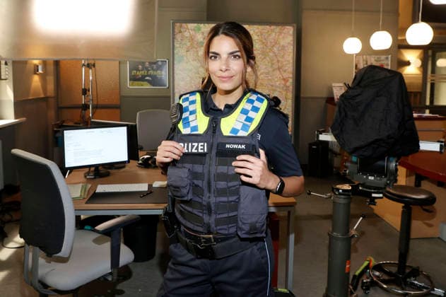 Lilli Hollunder at the photo shoot for the 500th episode of the ZDF TV series *Notruf Hafenkante: Dreckiger Deal* on the original set of PK 21 at Studio Hamburg, Hamburg, September 16, 2026 Foto:xgbrcix xFuturexImagex hafenkante_6911