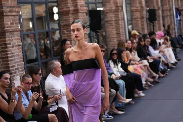 A model wears at collection runway a creation from Ernesto Naranjo during Pasarela Cibeles Mercedes-Benz Fashion Week Madrid 2026 in Madrid, on Wednesday , 16 September 2026. Cordon Press 