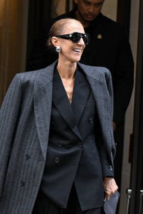 September 16, 2026: Celine Dion leaves the Royal Monceau. Celine Dion spent time with fans before heading to the venue, the Royal Monceau hotel in Paris, France. 459726 September 16, 2026 Paris, France  Copyright: xL.Urmanx xStarfacex STAR_459726_005