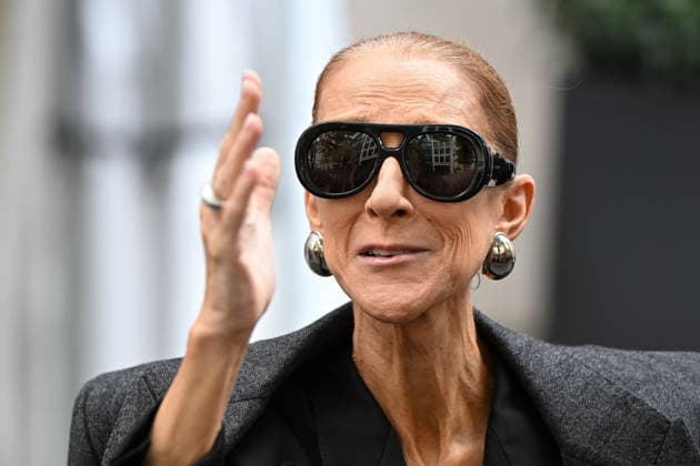 September 16, 2026: Celine Dion leaves the Royal Monceau. Celine Dion spent time with fans before heading to the venue, the Royal Monceau hotel in Paris, France. 459726 September 16, 2026 Paris, France  Copyright: xL.Urmanx xStarfacex STAR_459726_016