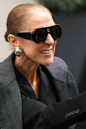 September 16, 2026: Celine Dion leaves the Royal Monceau. Celine Dion spent time with fans before heading to the venue, the Royal Monceau hotel in Paris, France. 459726 September 16, 2026 Paris, France  Copyright: xL.Urmanx xStarfacex STAR_459726_019