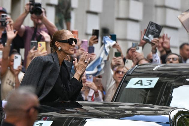 September 16, 2026: Celine Dion leaves the Royal Monceau. Celine Dion spent time with fans before heading to the venue, the Royal Monceau hotel in Paris, France. 459726 September 16, 2026 Paris, France  Copyright: xL.Urmanx xStarfacex STAR_459726_023