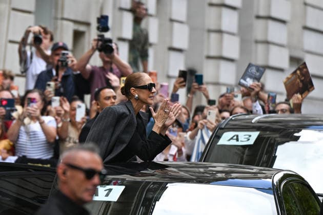 September 16, 2026: Celine Dion leaves the Royal Monceau. Celine Dion spent time with fans before heading to the venue, the Royal Monceau hotel in Paris, France. 459726 September 16, 2026 Paris, France  Copyright: xL.Urmanx xStarfacex STAR_459726_024