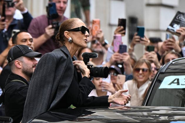 September 16, 2026: Celine Dion leaves the Royal Monceau. Celine Dion spent time with fans before heading to the venue, the Royal Monceau hotel in Paris, France. 459726 September 16, 2026 Paris, France  Copyright: xL.Urmanx xStarfacex STAR_459726_028
