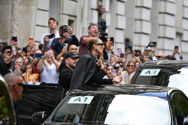 September 16, 2026: Celine Dion leaves the Royal Monceau. Celine Dion spent time with fans before heading to the venue, the Royal Monceau hotel in Paris, France. 459726 September 16, 2026 Paris, France  Copyright: xL.Urmanx xStarfacex STAR_459726_034