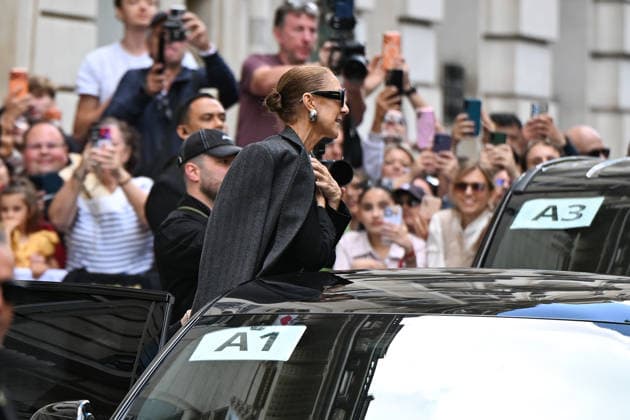 September 16, 2026: Celine Dion leaves the Royal Monceau. Celine Dion spent time with fans before heading to the venue, the Royal Monceau hotel in Paris, France. 459726 September 16, 2026 Paris, France  Copyright: xL.Urmanx xStarfacex STAR_459726_036