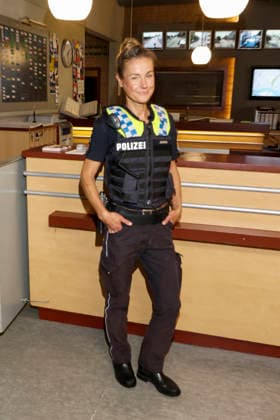 ABB HAFENKANTE Rhea Harder Vennewald, actress in a police uniform, at a photo shoot marking the start of the 20th anniversary season and the 500th episode of the ZDF TV series *Notruf Hafenkante* on the original set of PK 21 at Studio Hamburg on September 16, 2002026 in Hamburg