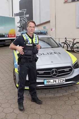 ABB HAFENKANTE Matthias Schloo, actor in a police uniform, at a photo op marking the premiere of the 20th anniversary season and the 500th episode of the ZDF TV series *Notruf Hafenkante* on the original set of PK 21 at Studio Hamburg on September 16, 2026, in Hamburg