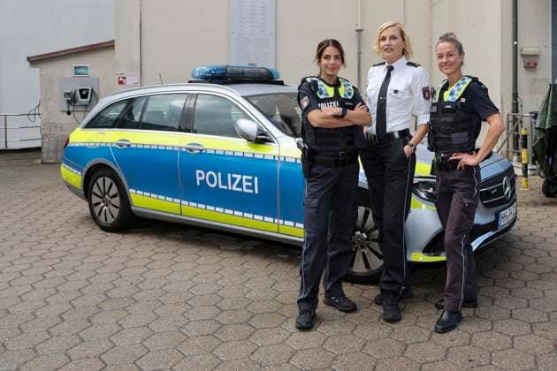 ABB HAFENKANTE Lilli Hollunder, Sanna Englund, Rhea Harder Vennewald, actors in police uniforms, at a photo op marking the premiere of the 20th anniversary season and the 500th episode of the ZDF TV series *Notruf Hafenkante* on the original set of PK 21 at Studio Hamburg on September 16, 2026, in Hamburg