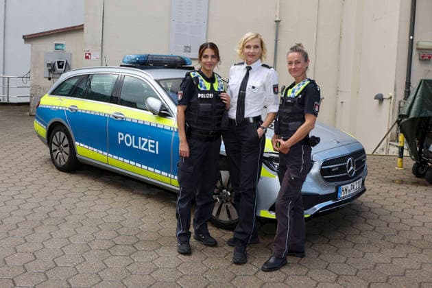 ABB HAFENKANTE Lilli Hollunder, Sanna Englund, Rhea Harder Vennewald, actors in police uniforms, at a photo op marking the premiere of the 20th anniversary season and the 500th episode of the ZDF TV series *Notruf Hafenkante* on the original set of PK 21 at Studio Hamburg on September 16, 2026, in Hamburg