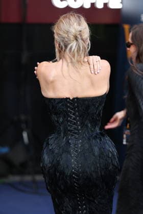 . 16 09 2026. London, United Kingdom. Sienna Miller arriving at the War world premiere in London.  xStephenxLockx xi-Imagesx IIM-27007-0013
