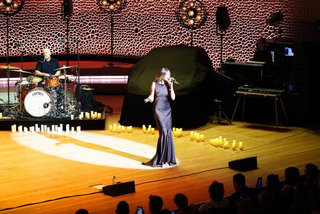 Leony, the singer, at her exclusive concert at the Elbphilharmonie on September 16, 2026, in Hamburg. Singer-songwriter Leony performs at her exclusive concert at the Elbphilharmonie on September 16, 2026 in Hamburg, Germany. Leony’s exclusive concert at the Elbphilharmonie in Hamburg