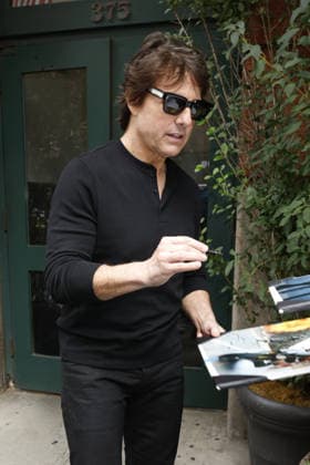 **VIDEO AVAILABLE** Tom Cruise signs autographs after attending a private screening at Tribeca Film Festival nextdoor to the Greenwhich Hotel Featuring: Tom Cruise Where: New York City, New York, United States When: 16 Sep 2026 Credit: Jairo INSTARimages EDITORIAL USE ONLY. NOT FOR USE BY NEWSPAPERS BASED IN THE UK. Copyright: xx instar56027214
