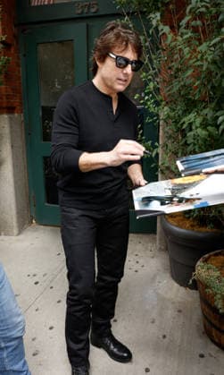 **VIDEO AVAILABLE** Tom Cruise signs autographs after attending a private screening at Tribeca Film Festival nextdoor to the Greenwhich Hotel Featuring: Tom Cruise Where: New York City, New York, United States When: 16 Sep 2026 Credit: Jairo INSTARimages EDITORIAL USE ONLY. NOT FOR USE BY NEWSPAPERS BASED IN THE UK. Copyright: xx instar56027215
