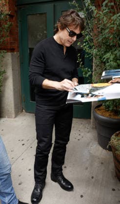 **VIDEO AVAILABLE** Tom Cruise signs autographs after attending a private screening at Tribeca Film Festival nextdoor to the Greenwhich Hotel Featuring: Tom Cruise Where: New York City, New York, United States When: 16 Sep 2026 Credit: Jairo INSTARimages EDITORIAL USE ONLY. NOT FOR USE BY NEWSPAPERS BASED IN THE UK. Copyright: xx instar56027219