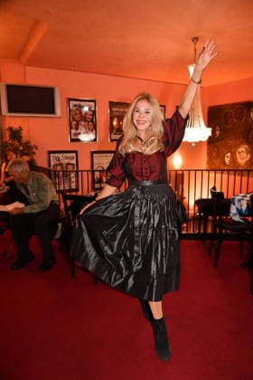 Julia Kent at the premiere of *Oktoberfest: A Musical—An Almost True Story* on September 16, 2026, at the Komoedie Bayerischer Hof in Munich. Julia Kent attends the premiere of *Oktoberfest: A Musical—An Almost True Story* on September 16, 2026 at the Komoedie Bayerischer Hof in Munich, Germany. Oktoberfest: A Musical premieres in Munich