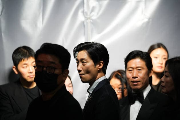 2026 Toronto International Film Festival - The Assassin(s) TORONTO, CANADA - SEPTEMBER 16 : Park Hae-il (C) and Yu Hae Jin (C-R) attend the premiere of The Assassin(s) during the 2026 Toronto International Film Festival at Roy Thomson Hall in Toronto, Ontario, Canada on September 16, 2026. Mert Alper Dervis Anadolu Toronto Canada. Editorial use only. Please get in touch for any other usage.  Copyright: x2026xAnadoluxMertxAlperxDervisx