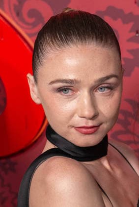 NEW YORK, NY - SEPTEMBER 16: Jessica Barden at Netflix s Monster: The Lizzie Borden Story New York premiere on September 16, 2026 in New York City. Credit: AdMedia New York City USA  - ZUMAa123 20260916_zaa_a123_149 Copyright: xCamaraxPorterx