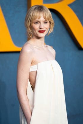 WAR World Premiere Emma Laird attends the War World premiere at Odeon Luxe Leicester Square on September 16, 2026 in London, England., Credit:Lounis Tiar Avalon United Kingdom, London, Leicester Square  Copyright: xLounisxTiarx xAvalonx 1135406540