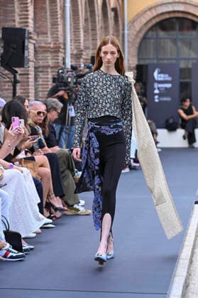 September 16, 2026, Madrid, Spain: A model parades with MoisÃ s Nieto design during Mercedes Benz Fashion Week Madrid Cibeles Palace. Madrid Spain  - ZUMAs197 20260916_aaa_s197_476 Copyright: xAtilanoxGarciax
