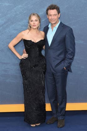 Sienna Miller and Dominic West at the world premiere of the Sky Now series *War* at the Odeon Luxe Leicester Square in London, September 16, 2026 Foto:xS.xVasx xFuturexImagex war_6880
