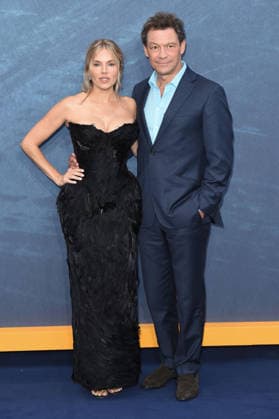 Sienna Miller and Dominic West at the world premiere of the Sky Now series *War* at the Odeon Luxe Leicester Square in London, September 16, 2026 Foto:xS.xVasx xFuturexImagex war_6882