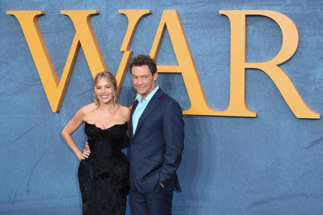 Sienna Miller and Dominic West at the world premiere of the Sky Now series *War* at the Odeon Luxe Leicester Square in London, September 16, 2026 Foto:xS.xVasx xFuturexImagex war_6886